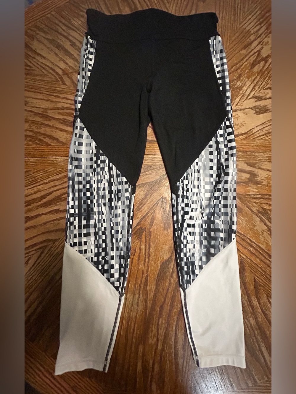 GapFit gFast Women's Geometric Checkered Leggings Black White Size M